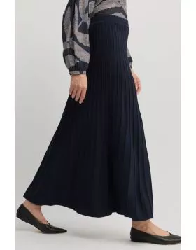 Yarra Trail Cedar Skirt In Navy