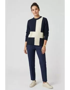 Crafted from a soft cotton blend with a touch of cashmere, the Courtside Sweater brings comfort and a modern point of difference to everyday knitwear. Designed with a classic crew neckline and ribbed trims, it features contrast colour knit panels that cre